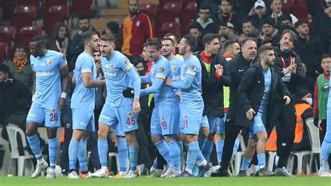 G­a­l­a­t­a­s­a­r­a­y­ ­S­t­a­d­ı­n­d­a­ ­6­ ­İ­ş­a­r­e­t­i­ ­O­r­t­a­l­ı­ğ­ı­ ­K­a­r­ı­ş­t­ı­r­d­ı­